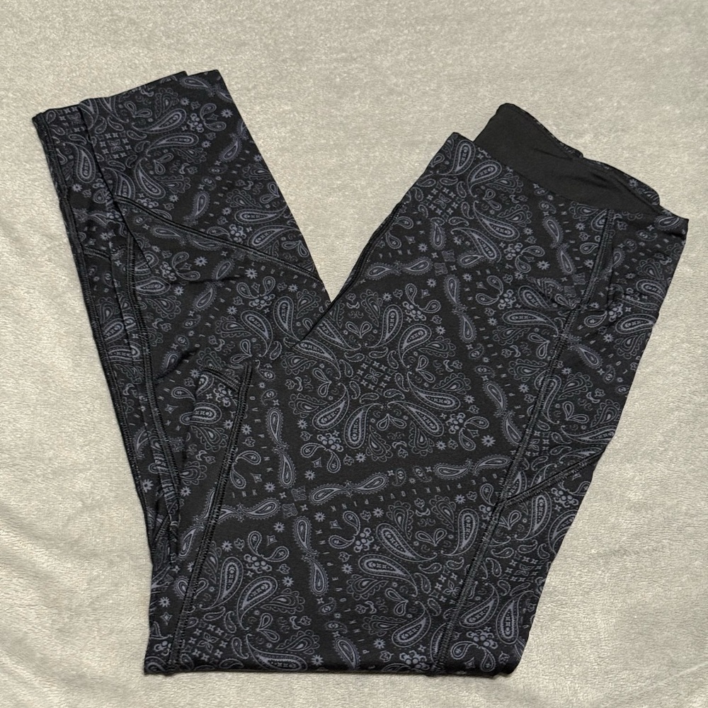 Pink buttery soft Black Paisley Leggings size M